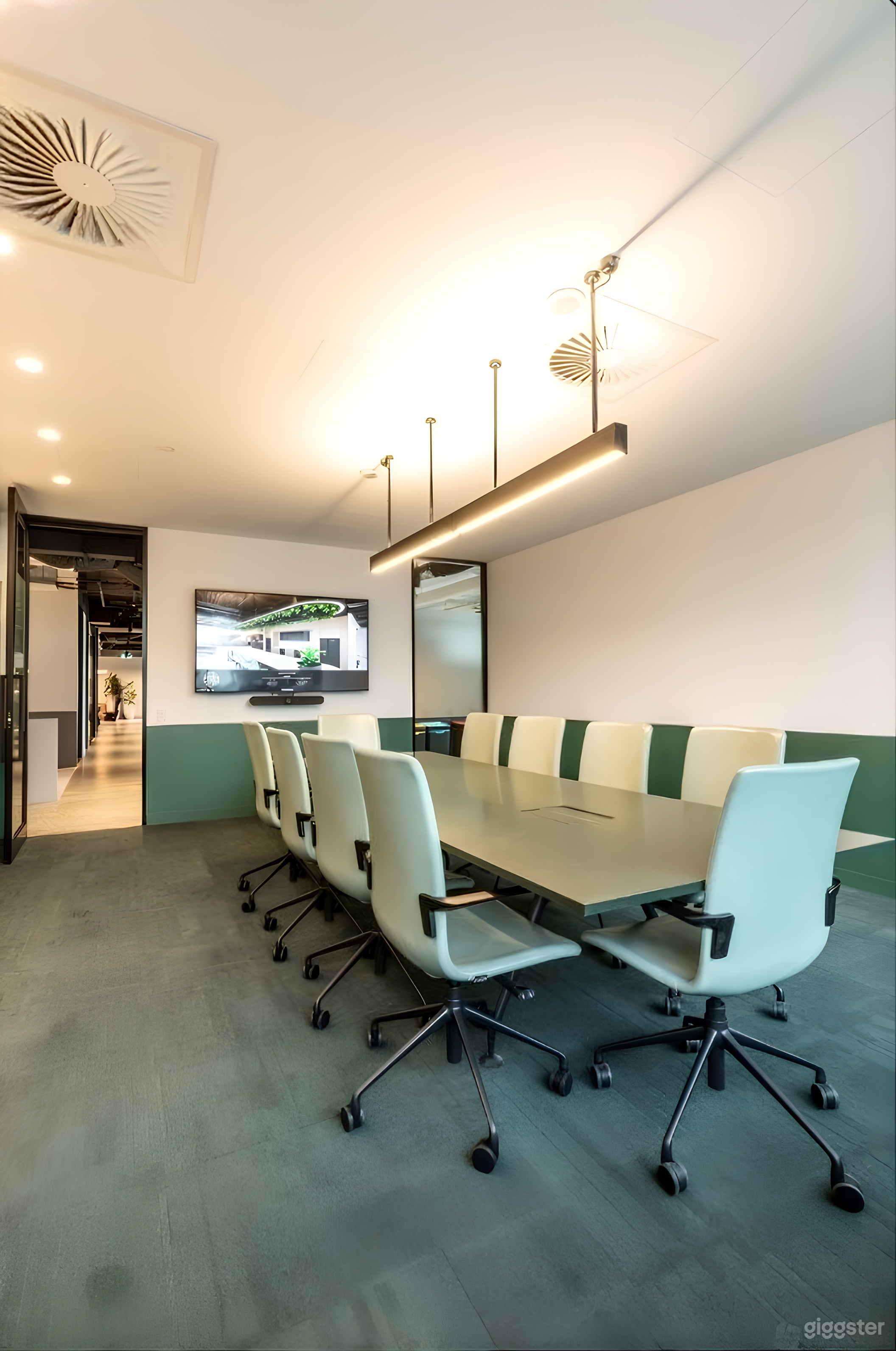 Gold Room | 10 Pax Boardroom Photo 4