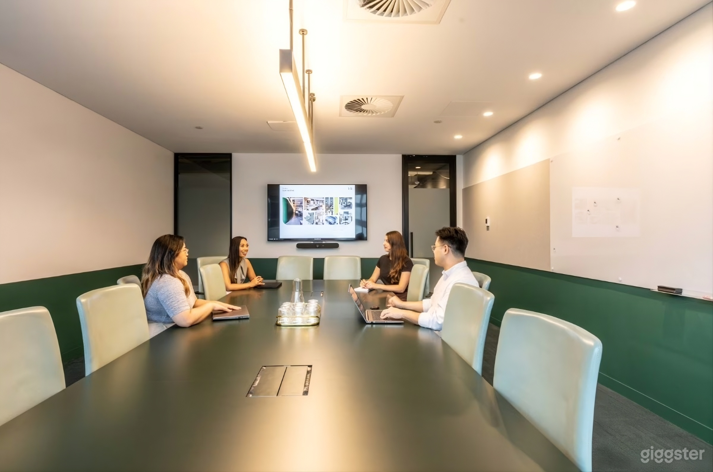 Gold Room | 10 Pax Boardroom Photo 2
