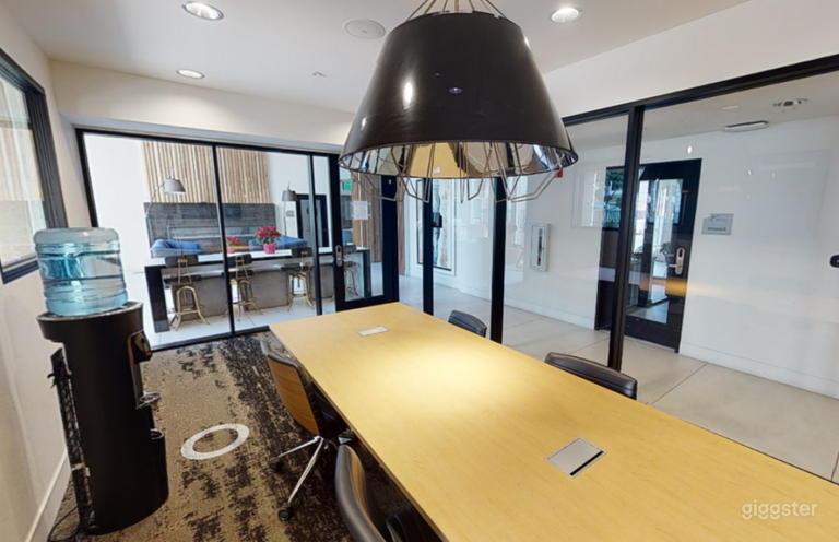  Nifty Conference Room in Del Rey 