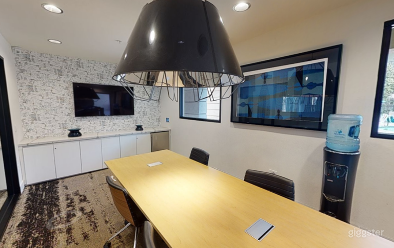  Nifty Conference Room in Del Rey 