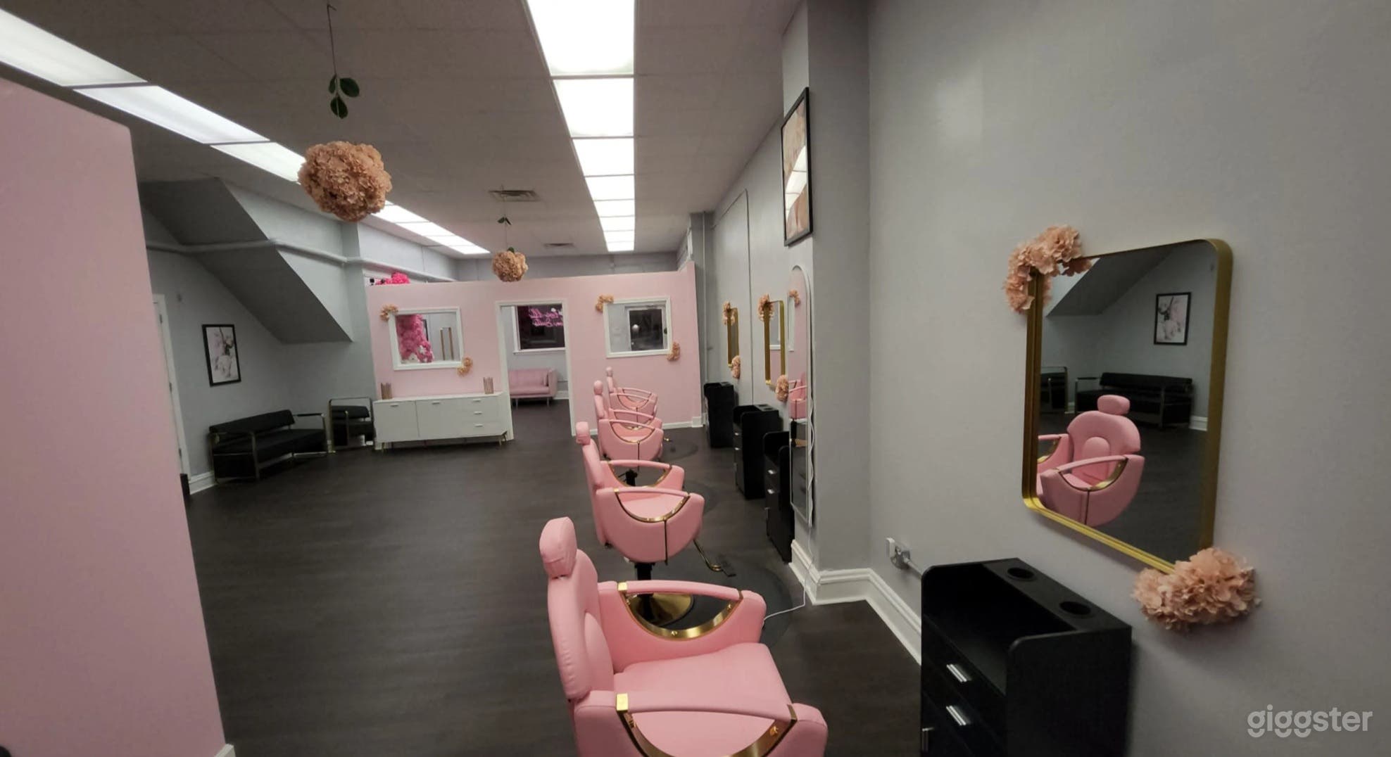 Luxurious Downtown Salon Space Photo 1