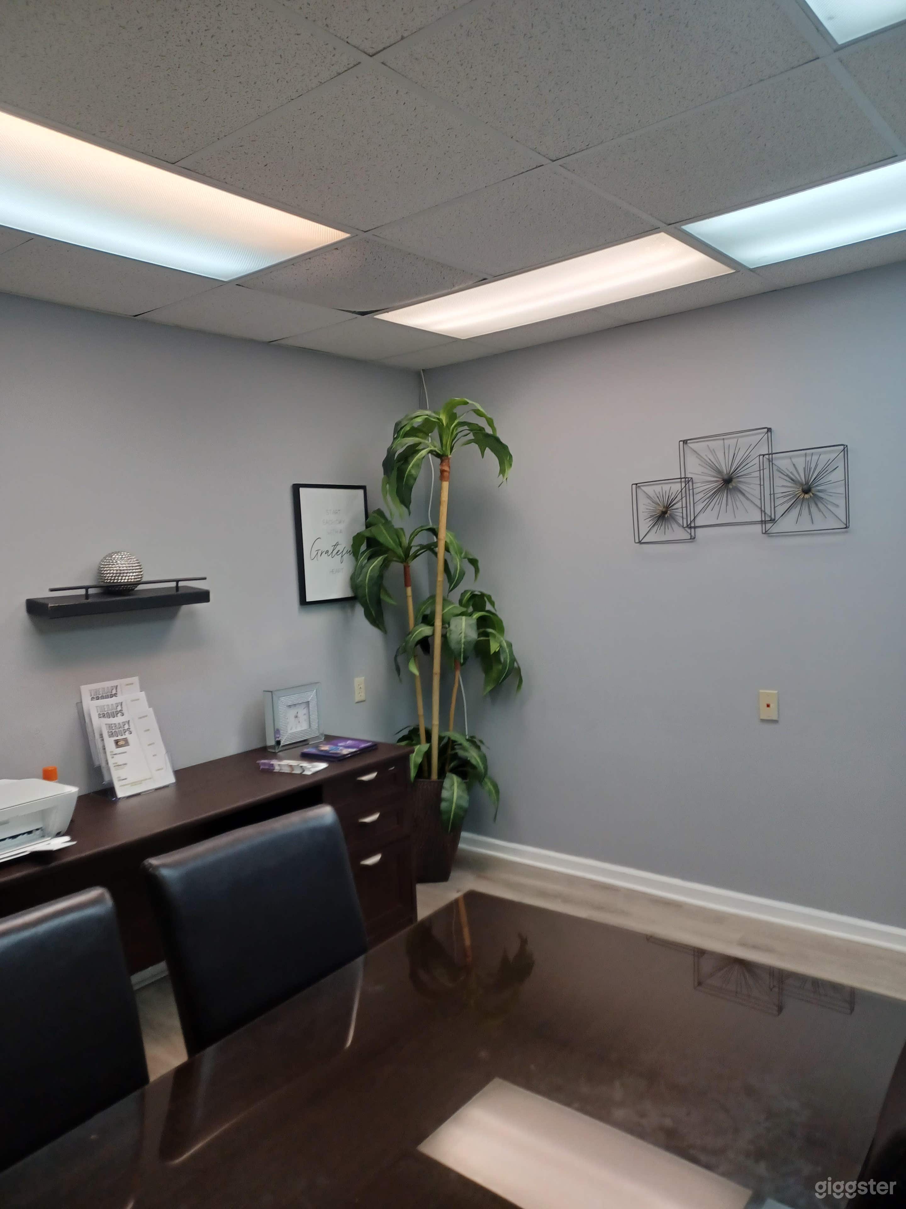 4 Person Office Space A Photo 3