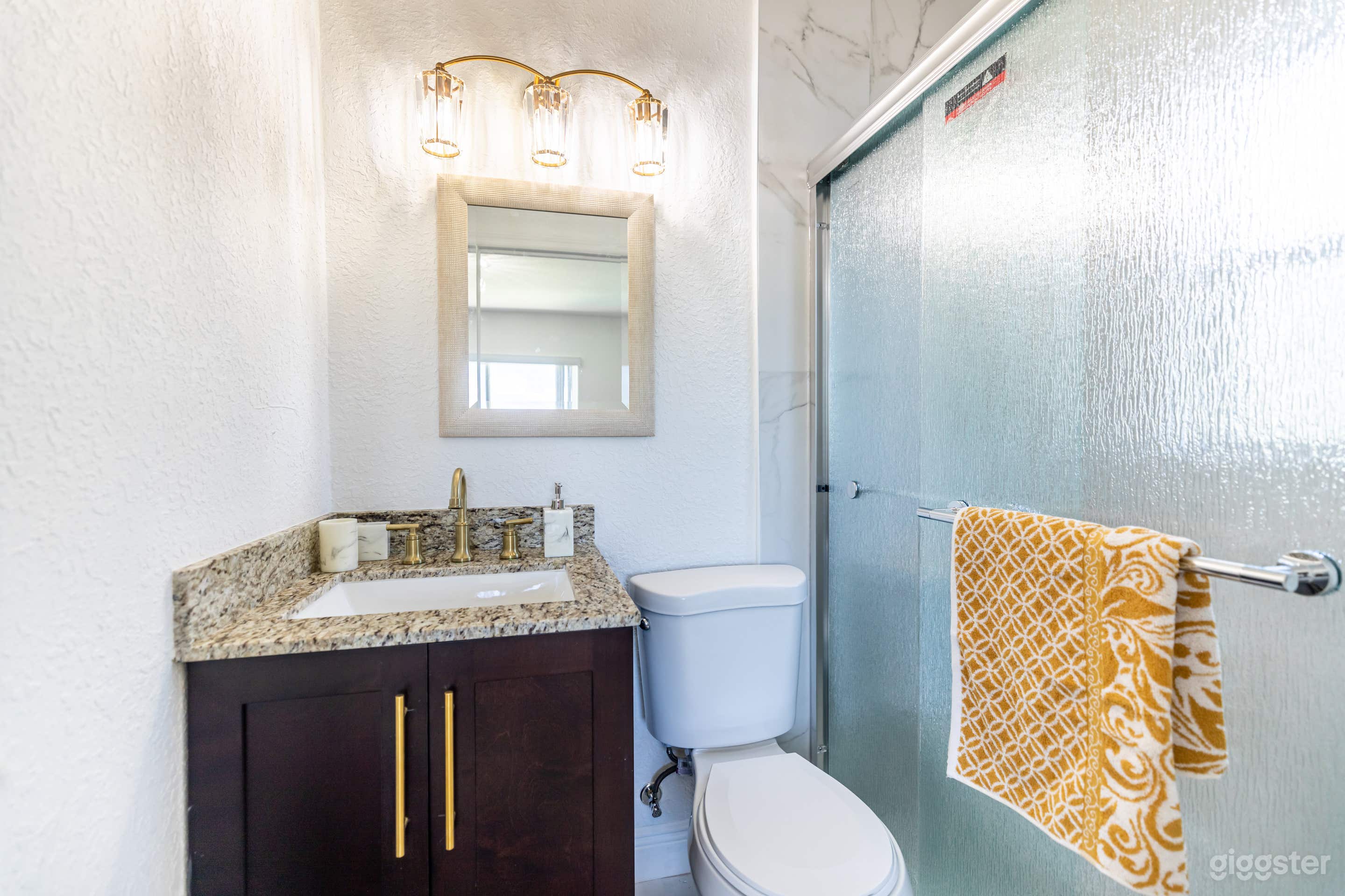 Luxurious Fully Furnished Spacious Duplex Photo 3