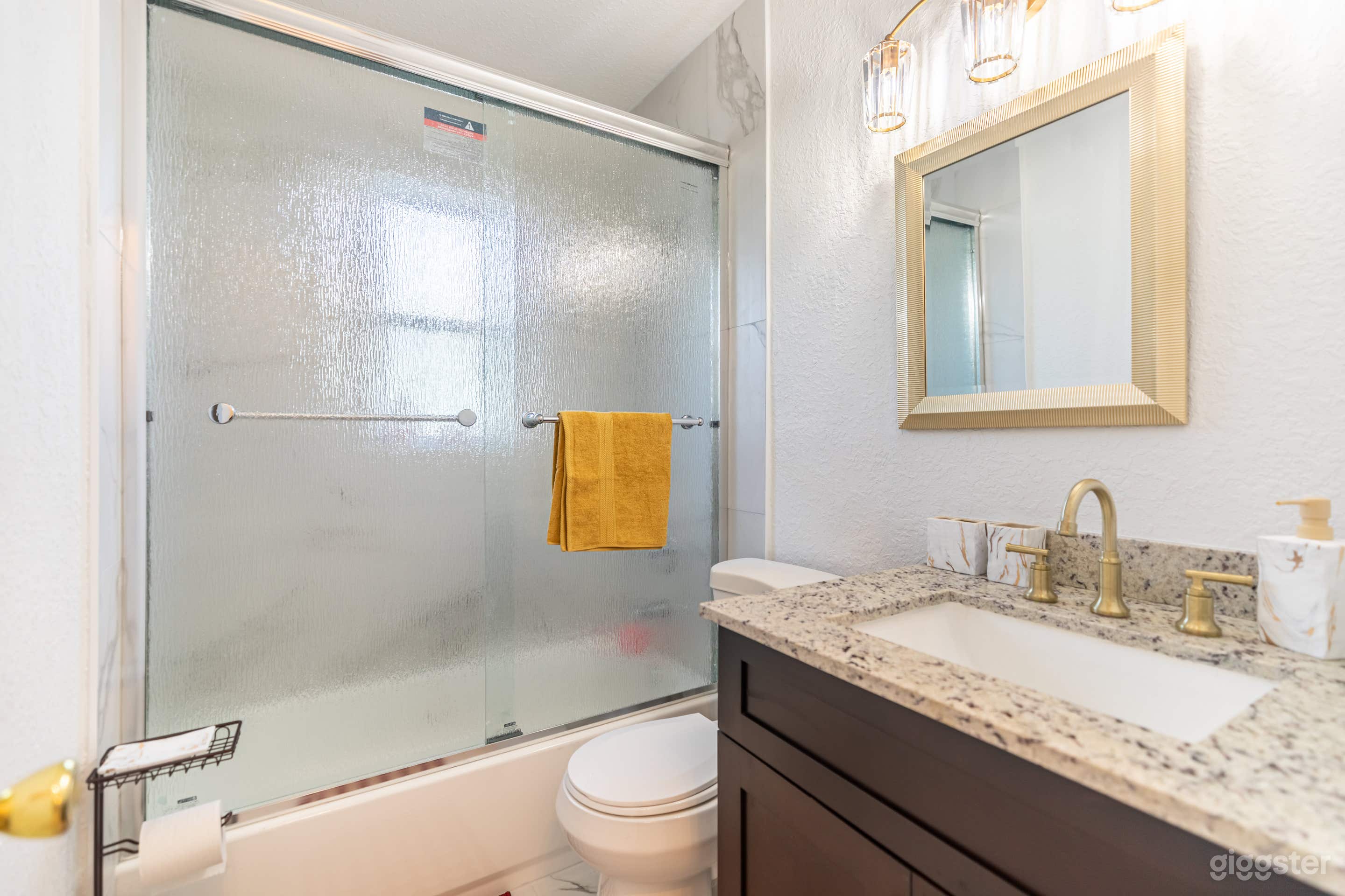 Luxurious Fully Furnished Spacious Duplex Photo 2