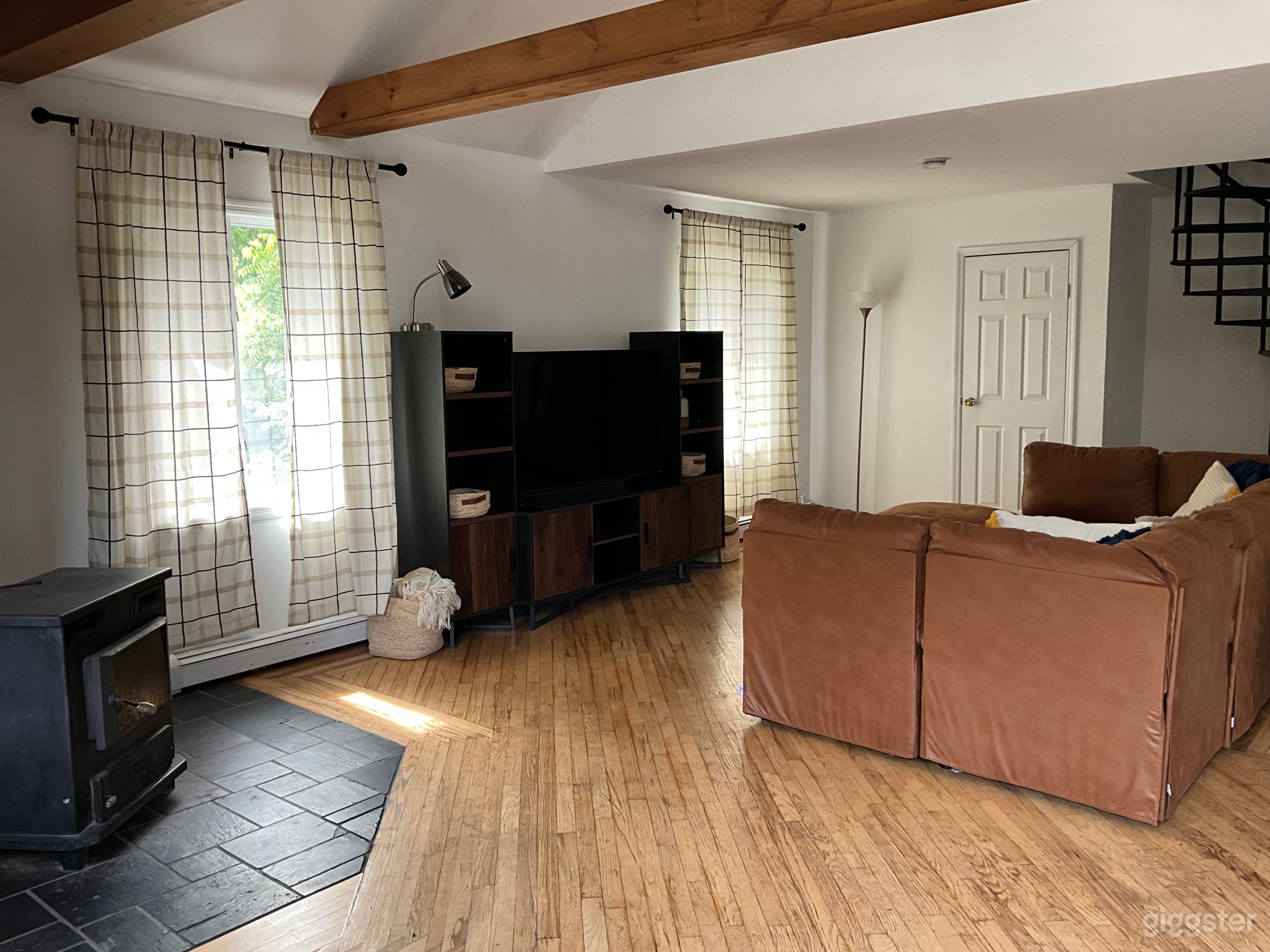 Waterfront loft overlooking Rondount Creek Photo 3