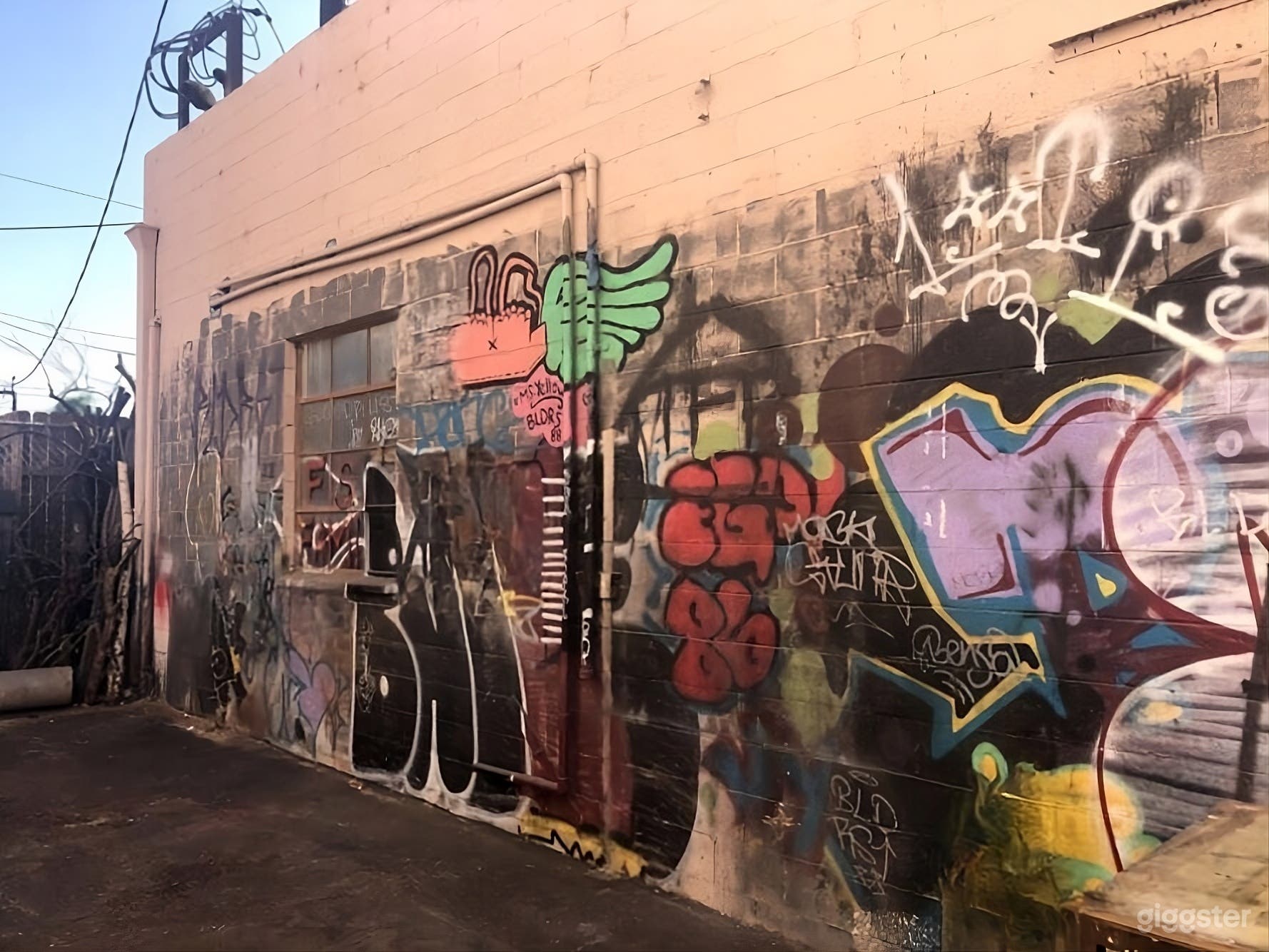 Alleyway Exterior Set Photo 1