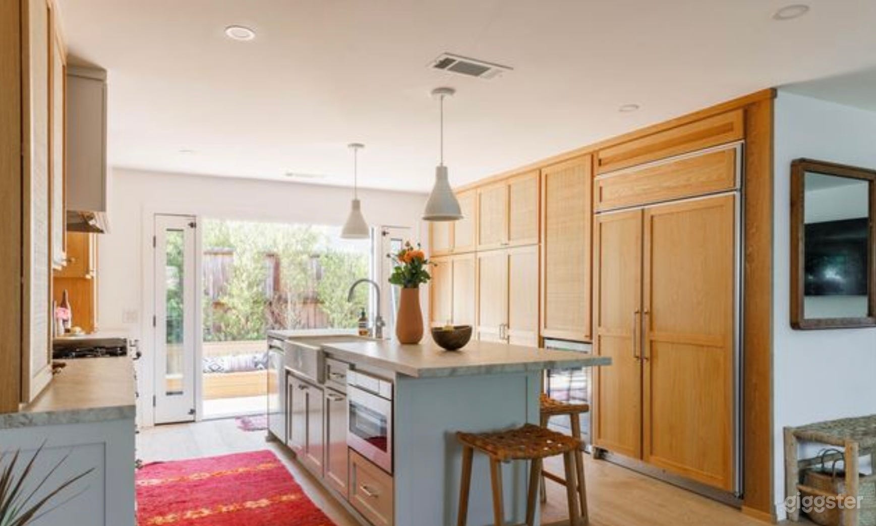 Decorator's Oasis in Prime LA Location  Photo 1