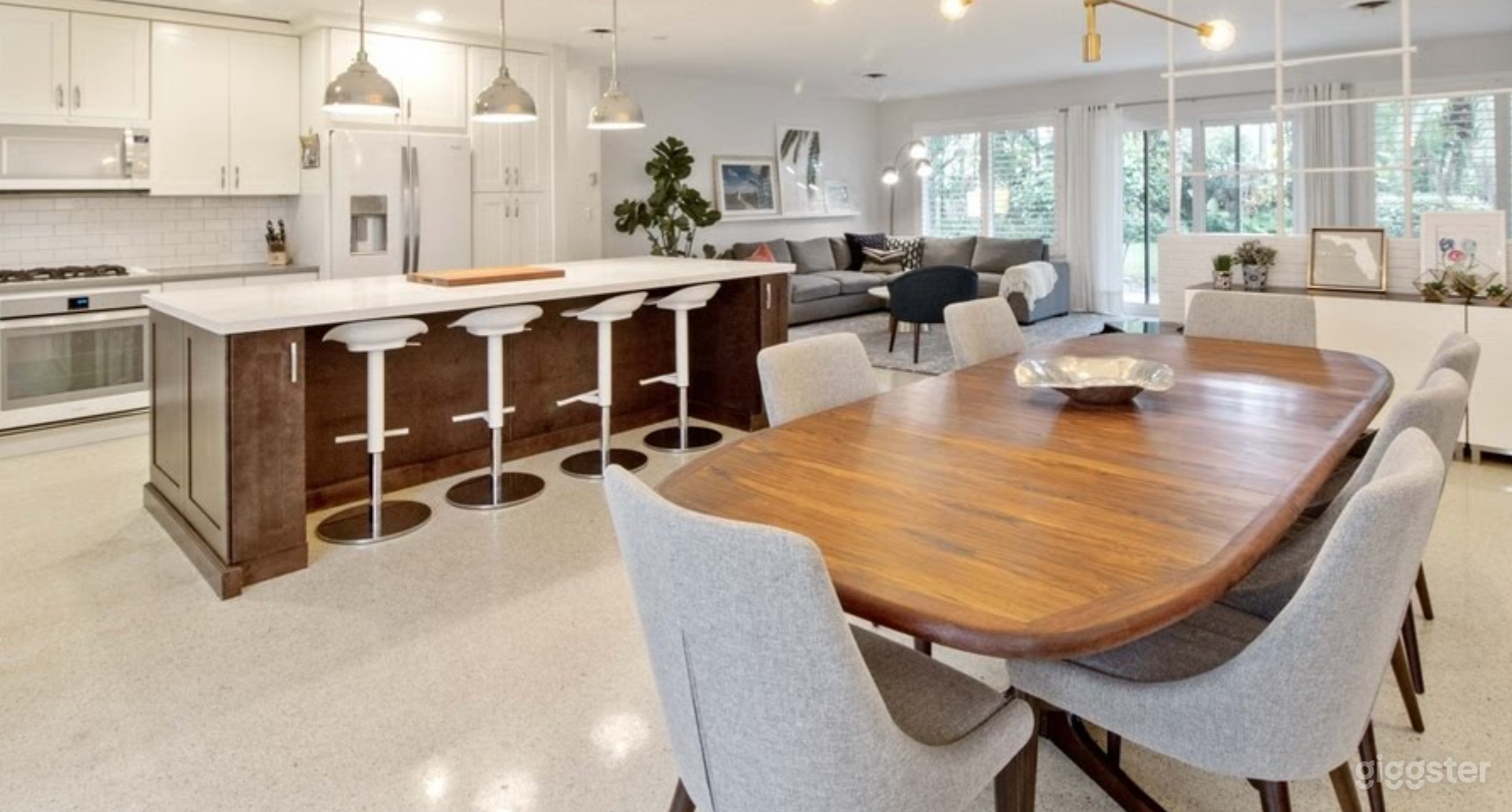 Mid-century Vibe Home with Open Concept Layout Photo 1