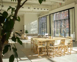  THE GREAT ROOM
• Custom catering bar with ice machine, refrigeration, and dishwasher
• 100 sq ft. flat panel LED video wall with live streaming capabilities
• Dedicated 200 Amp Cam-lok system
• Double sound-proof doors and windows
• Natural light from skyl 