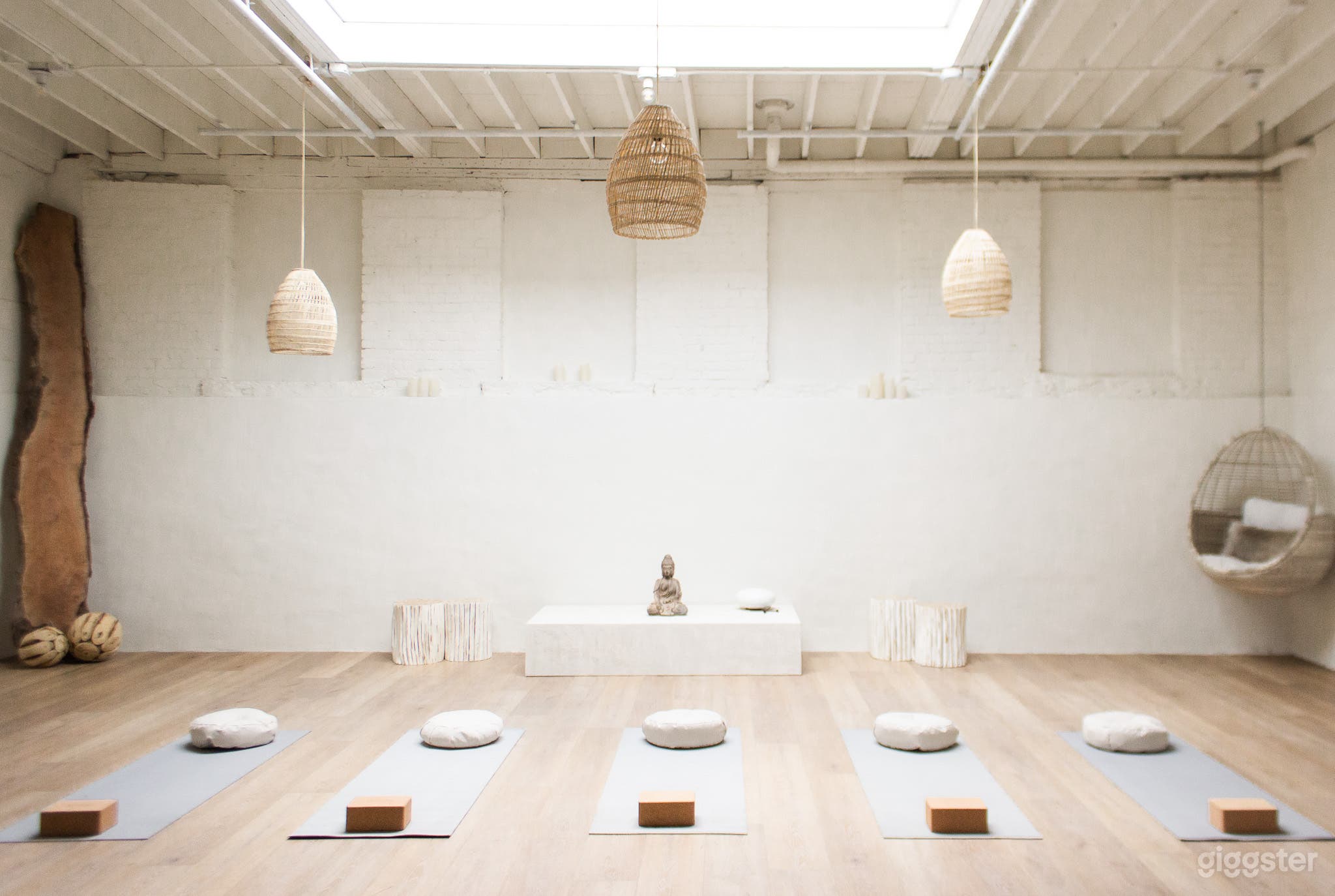 THE WELLNESS ROOM
• Laser-leveled wood floors
• Dedicated 200 Amp Cam-lok system
• Sound-proof doors, windows, bathrooms
• Natural light from skylight
• Green screen &amp; white backdrop option
• Wireless audio system with 8 available wireless microphones
• Ce