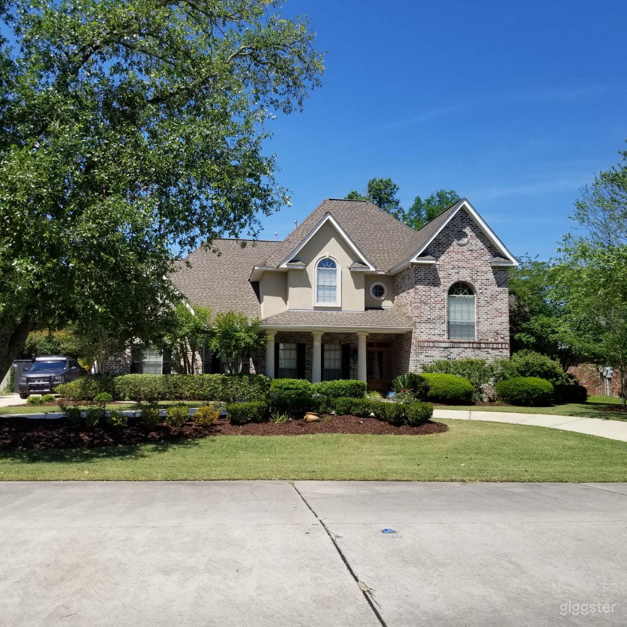 House Exterior/Front