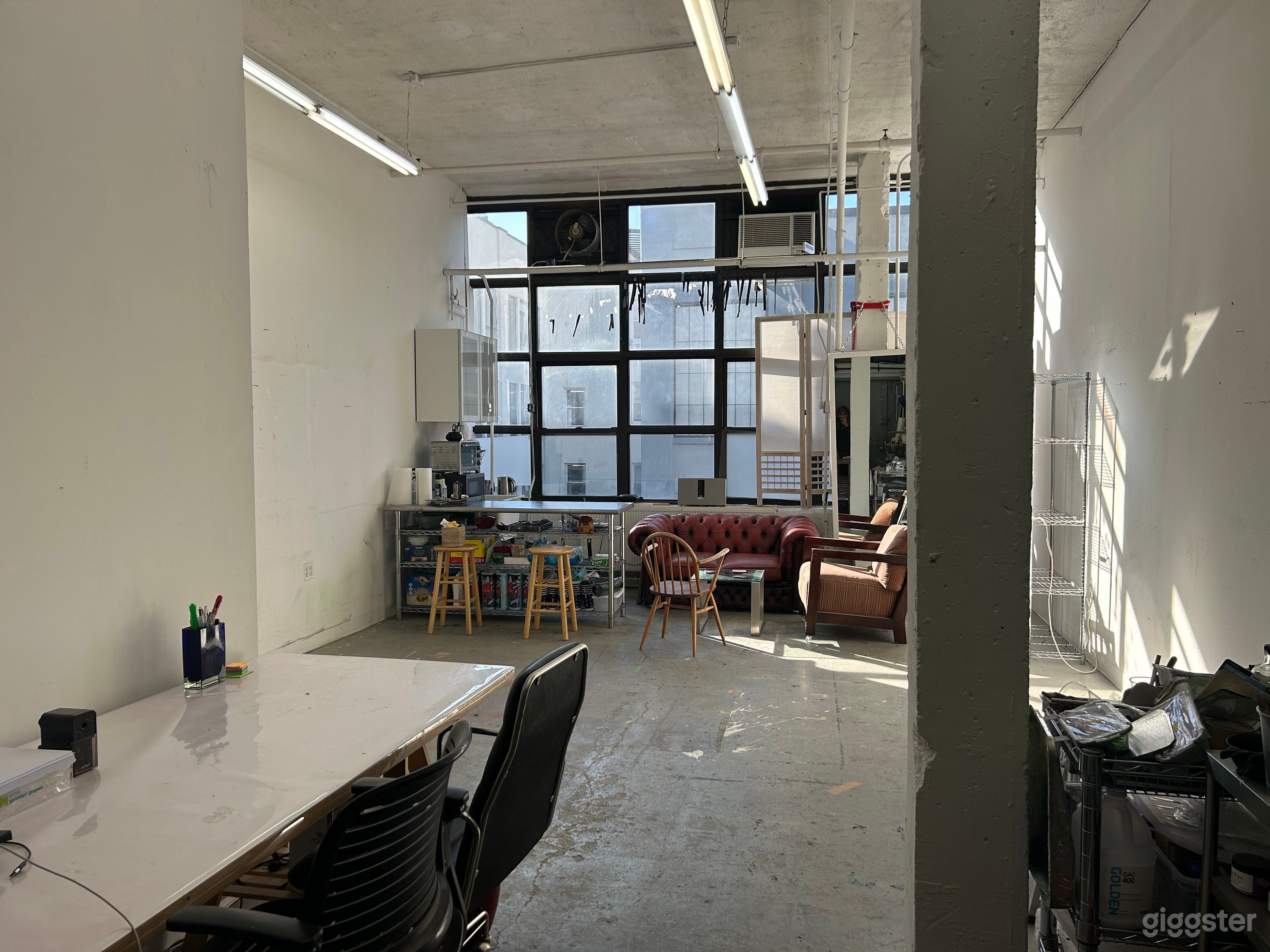 Affordable Natural Light Creative Studio Photo 1