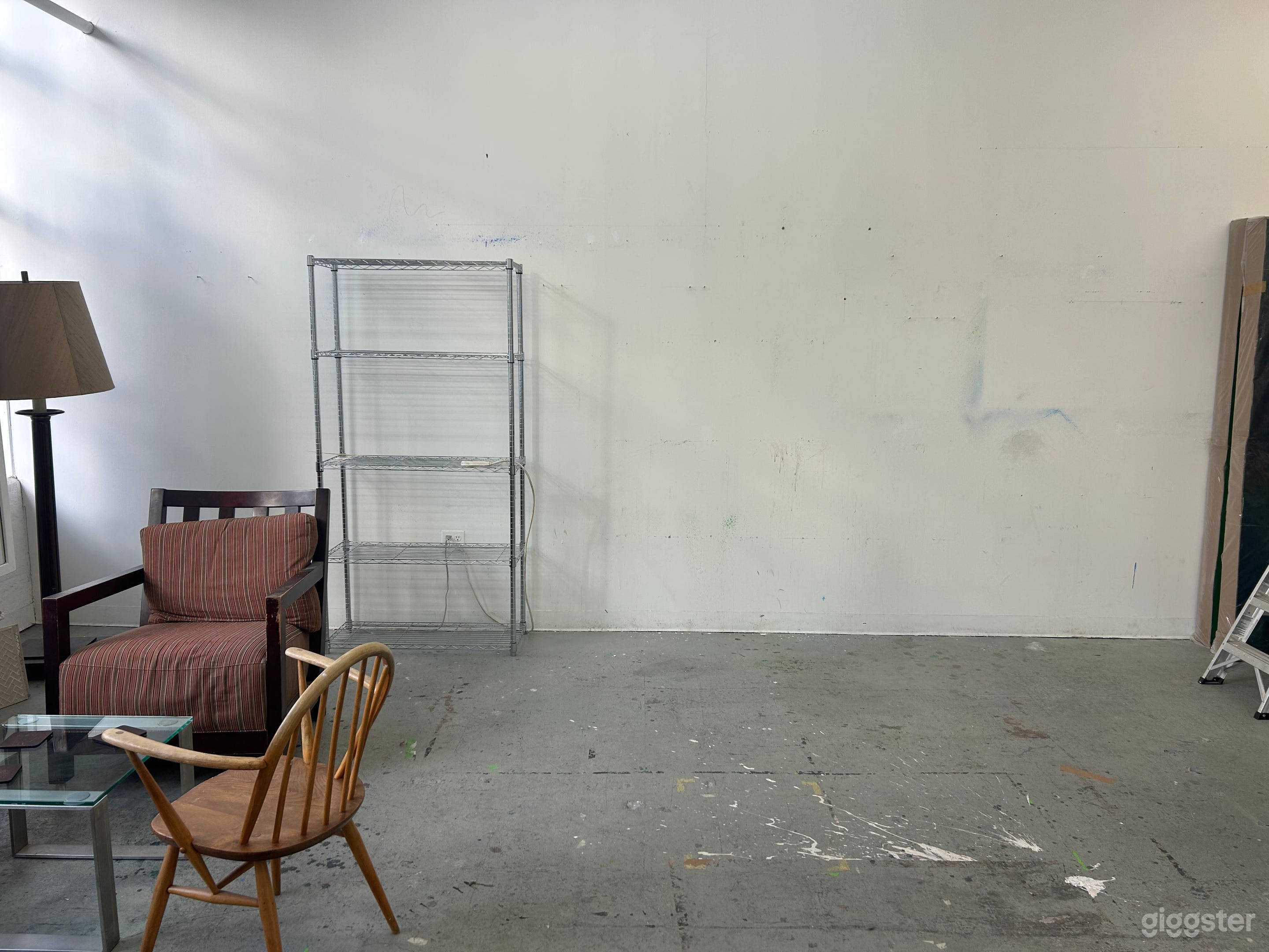 Affordable Natural Light Creative Studio Photo 4