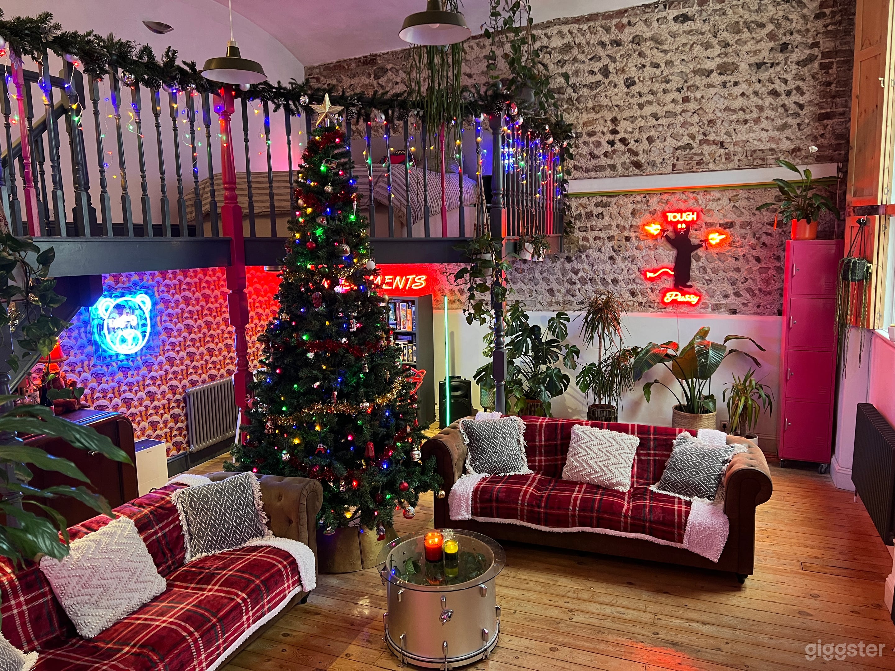 Neon Jungle - Warehouse Style Apartment Photo 2