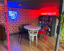  Neon Jungle - Warehouse Style Apartment 