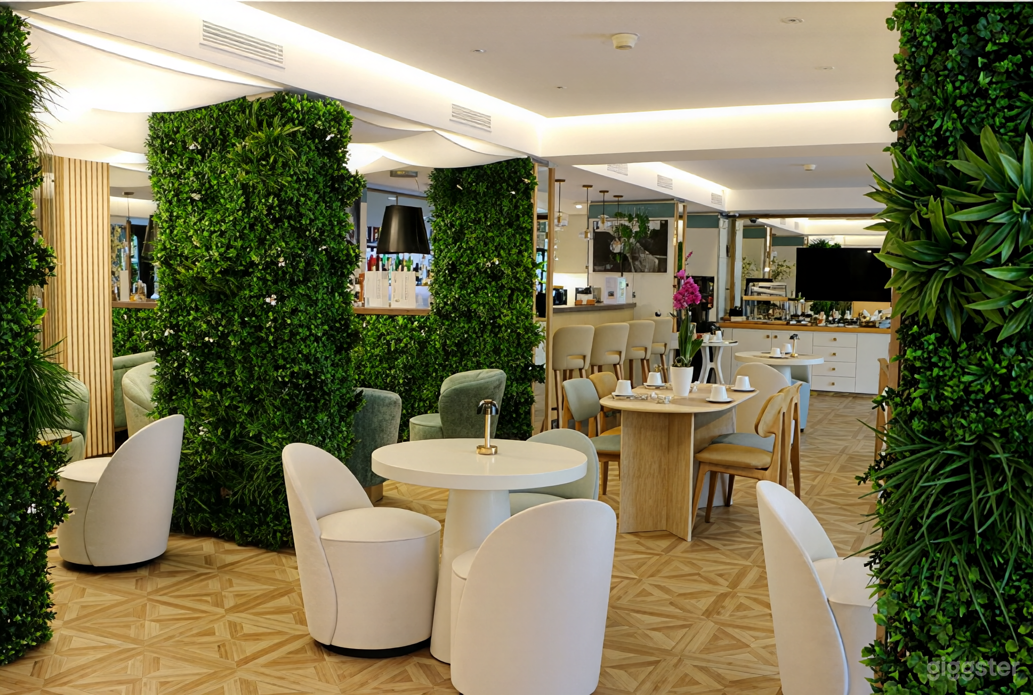 Photo de Hotel pool and garden lounge 3