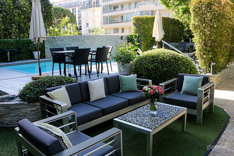  Hotel pool and garden lounge 