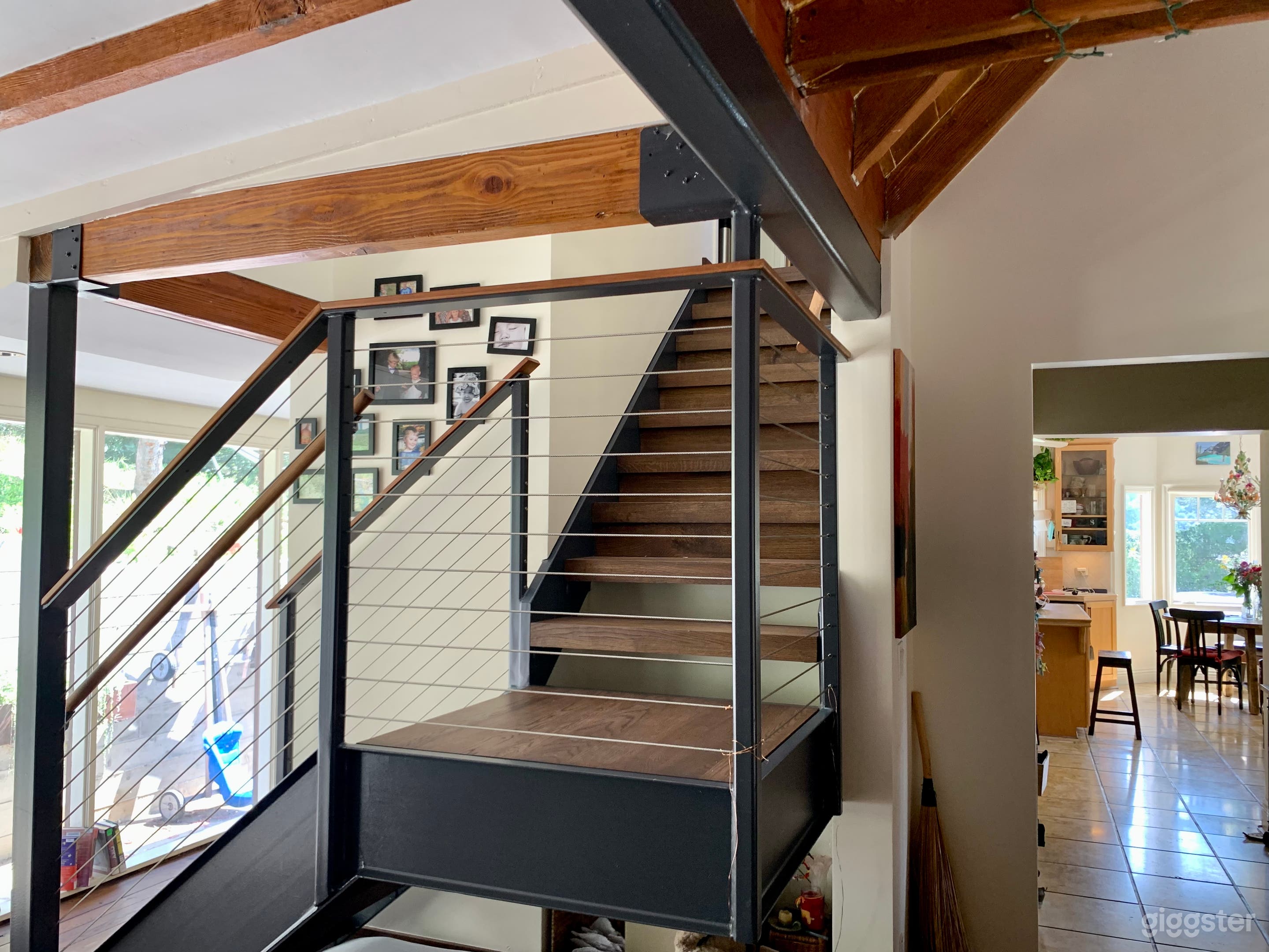 Interior floating staircase 