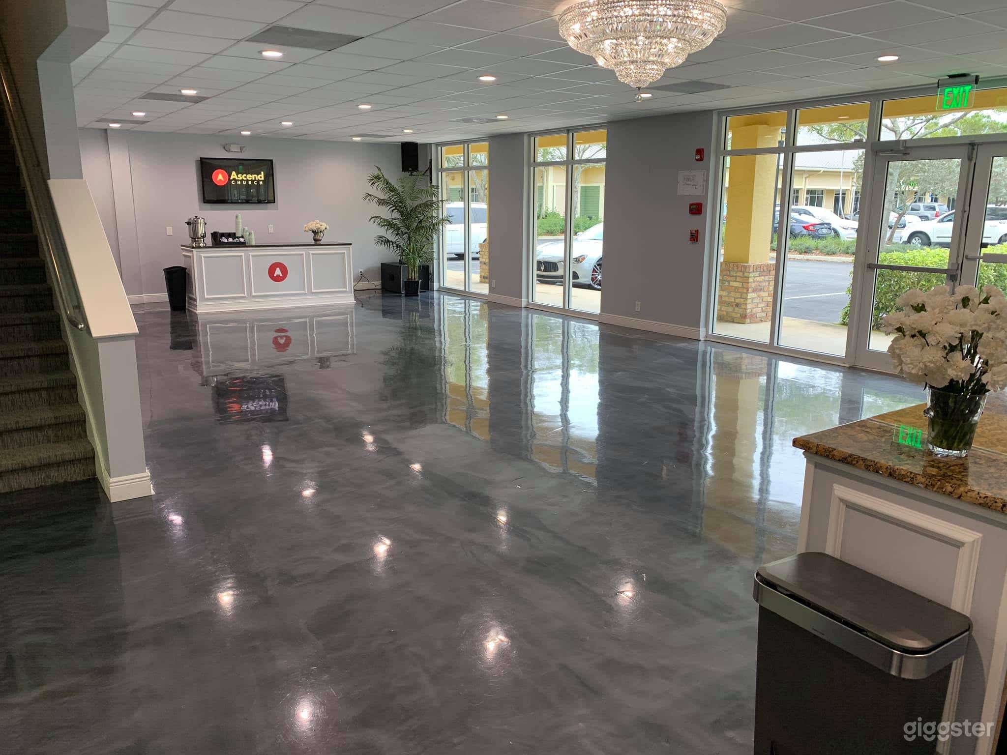 Large Lobby Area with Open Space Photo 1