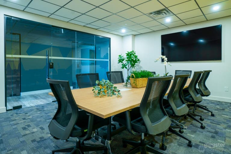  Modern Coworking Space with Meeting Rooms & City Views 