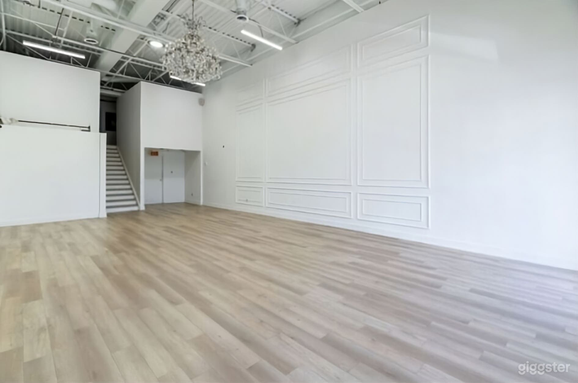 Beautiful & Modern Event Space/Studio in North York Photo 3