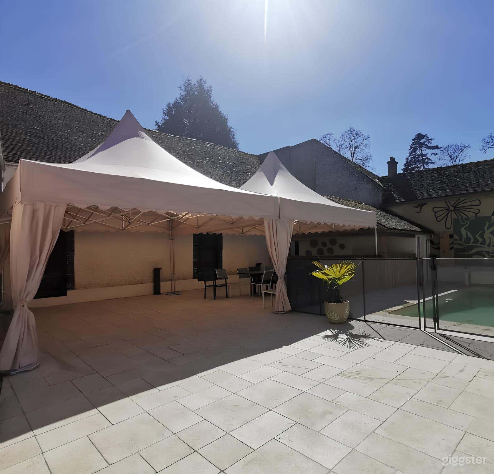 Photo de Terrasse Idyllique avec Piscine 3