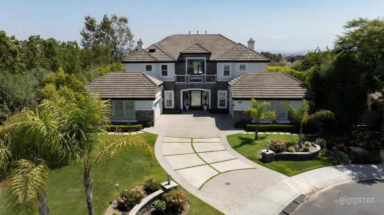  Stunning Mansion in Moorpark, California 