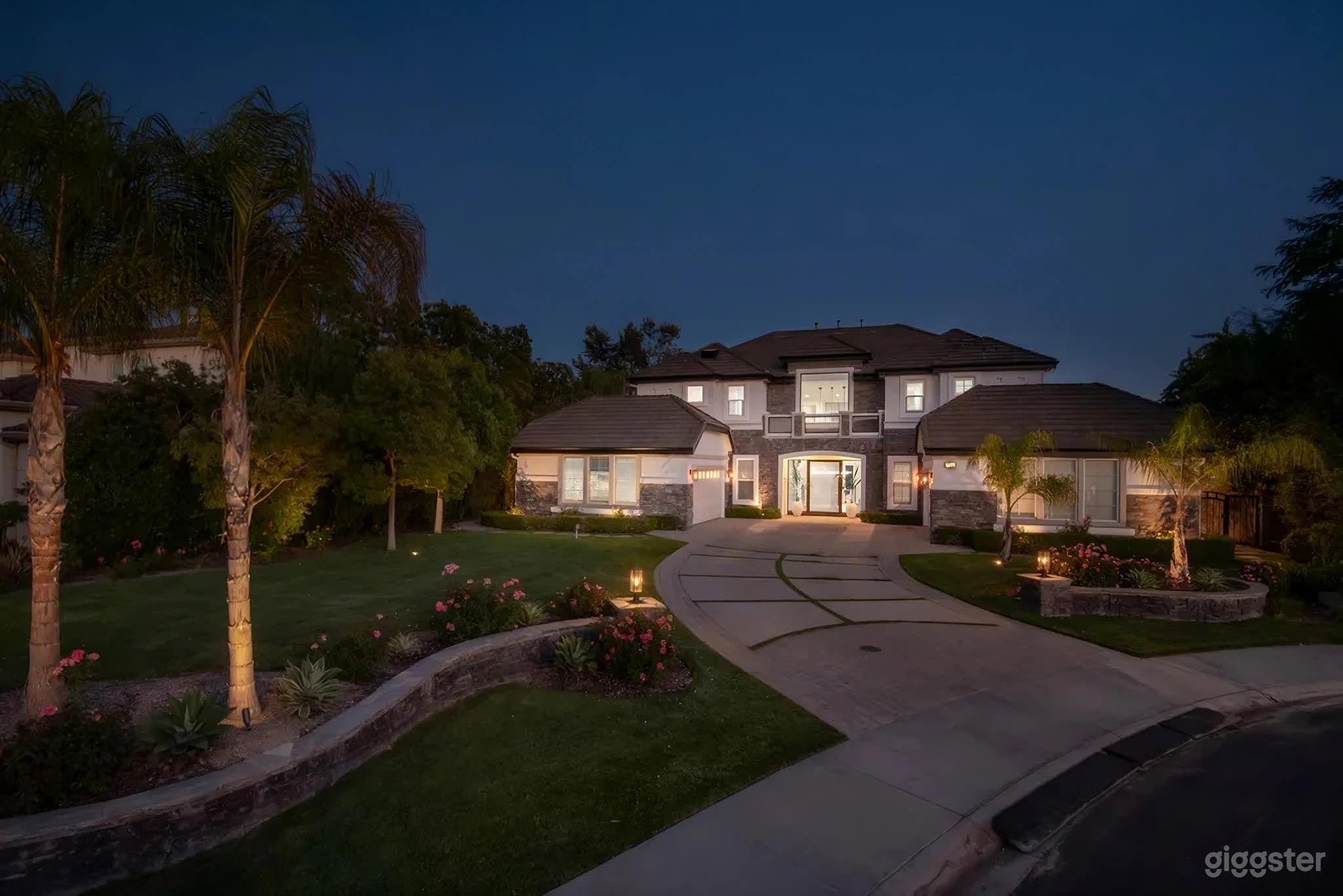 Stunning Mansion in Moorpark, California Photo 1