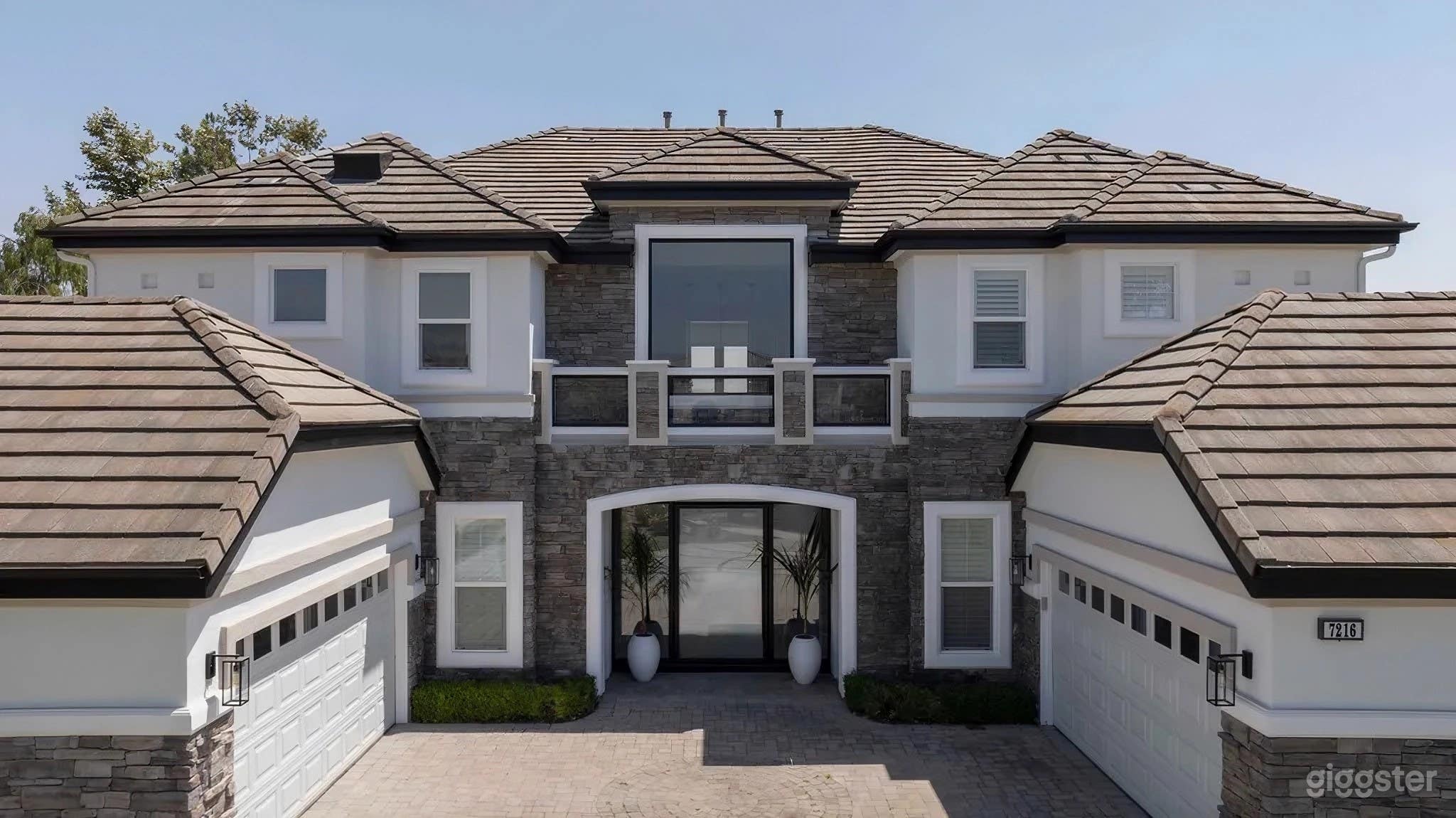 Stunning Mansion in Moorpark, California Photo 3