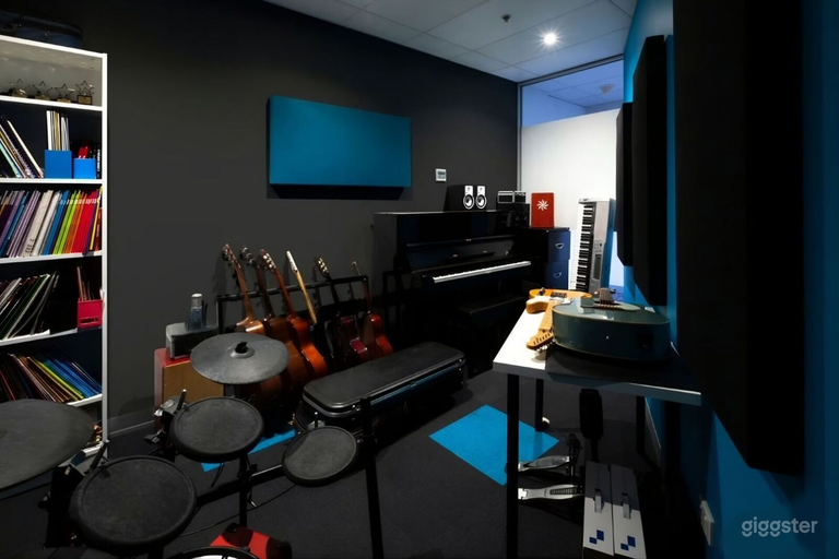  Private Music Studio 1 w/ Yamaha Piano & Instruments 