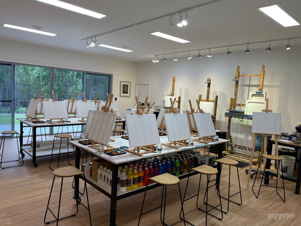 Modern ART Studio Photo 3