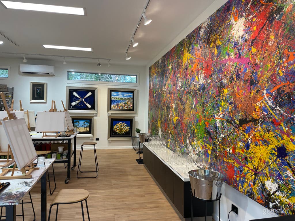 Modern ART Studio Photo 4