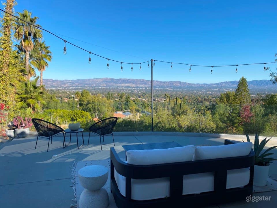 Mid-Century Pool with Breathtaking Views Photo 1