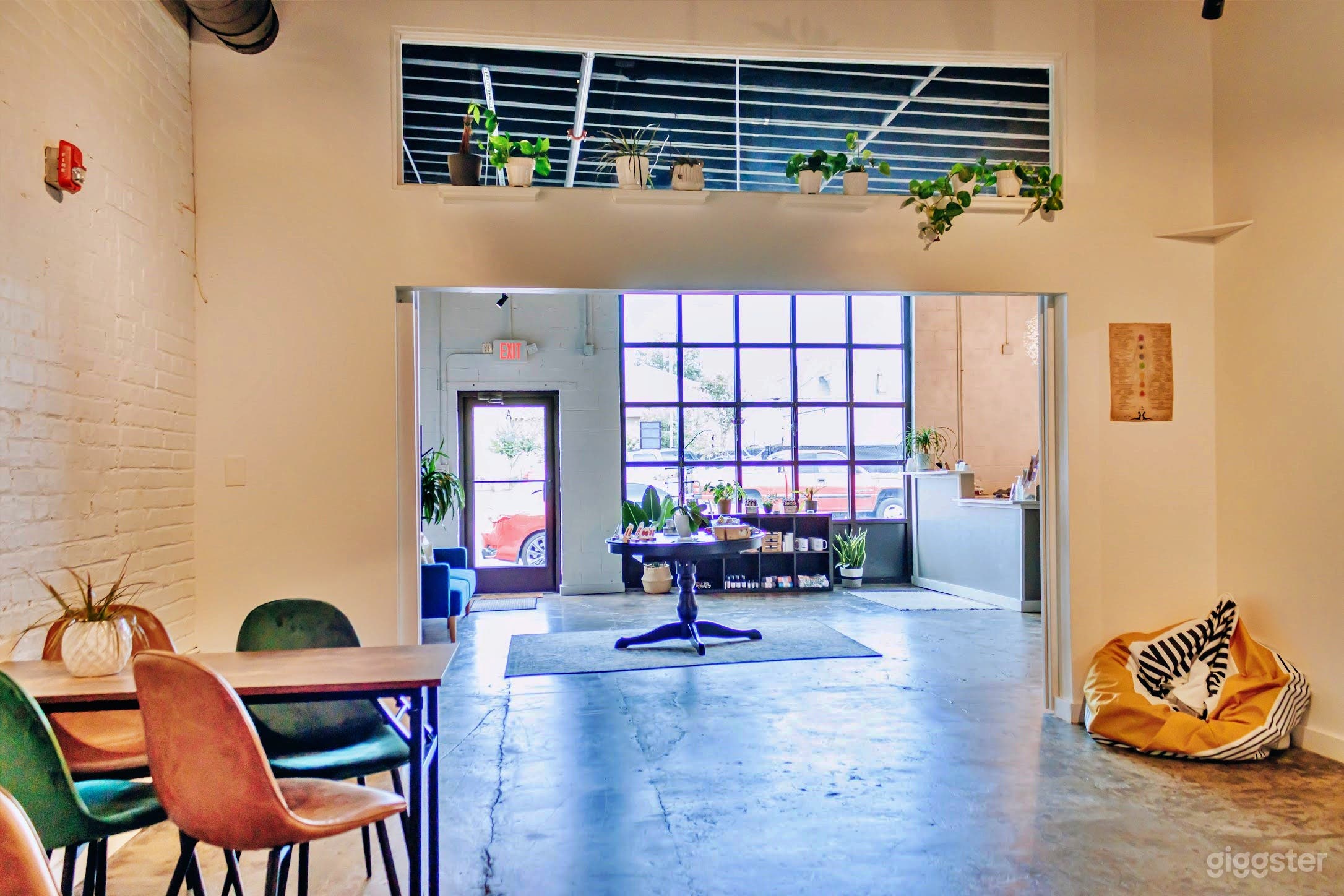 Aesthetically Pleasing Lotus Room Photo 2