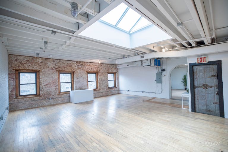  Sun-drenched Penthouse Loft with Outdoor Terrace 