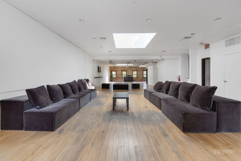  Sun-drenched Penthouse Loft with Outdoor Terrace 