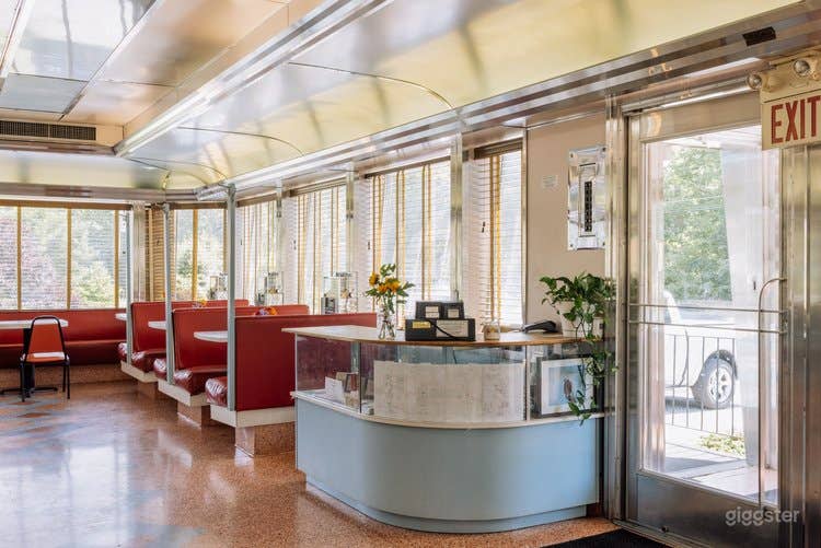Authentic 1950's Diner on a lake Photo 3