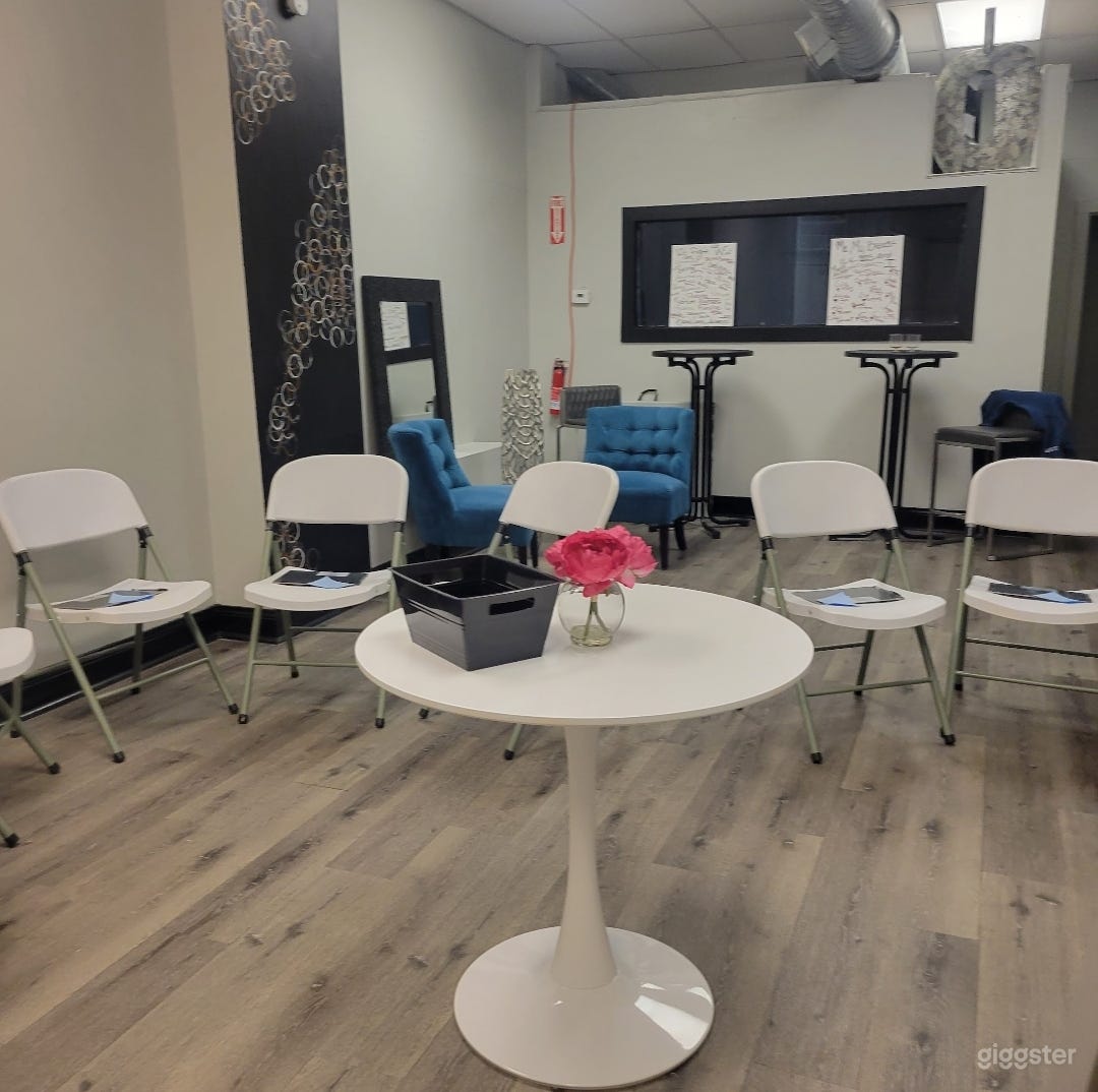 Intimate, Creative, Cozy and Multi-use space Photo 4