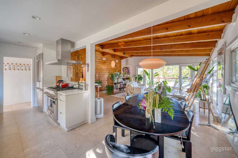  Mid-Century Treehouse 