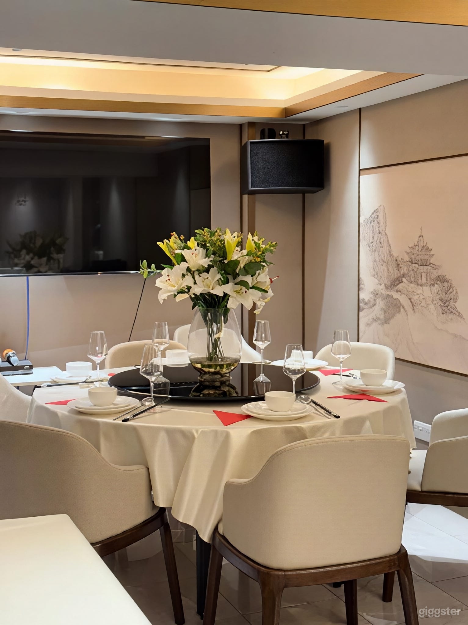 Elegant Chinese Restaurant for Events & Production Photo 4