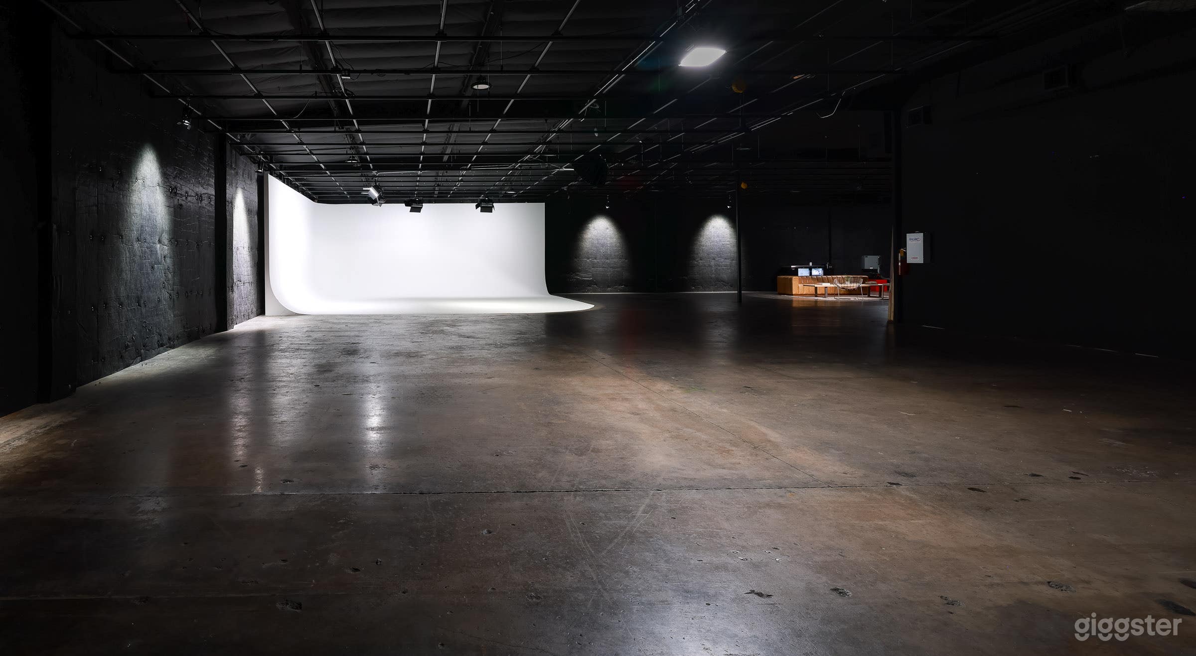 Production Studio with Pre-Lit RGB Cyc and Grid  Photo 1