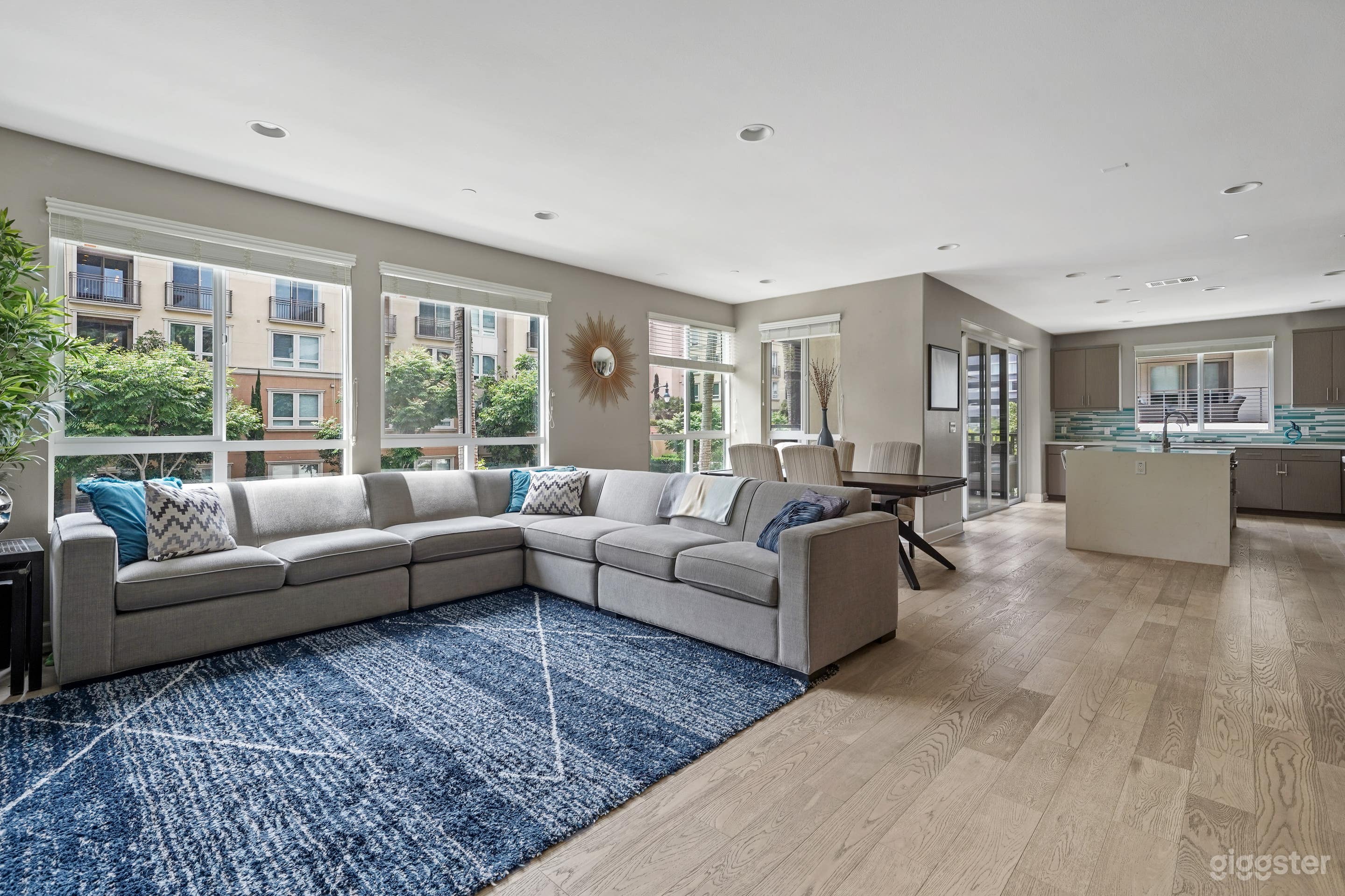 Contemporary Condo in the heart of Silicon Beach Photo 2