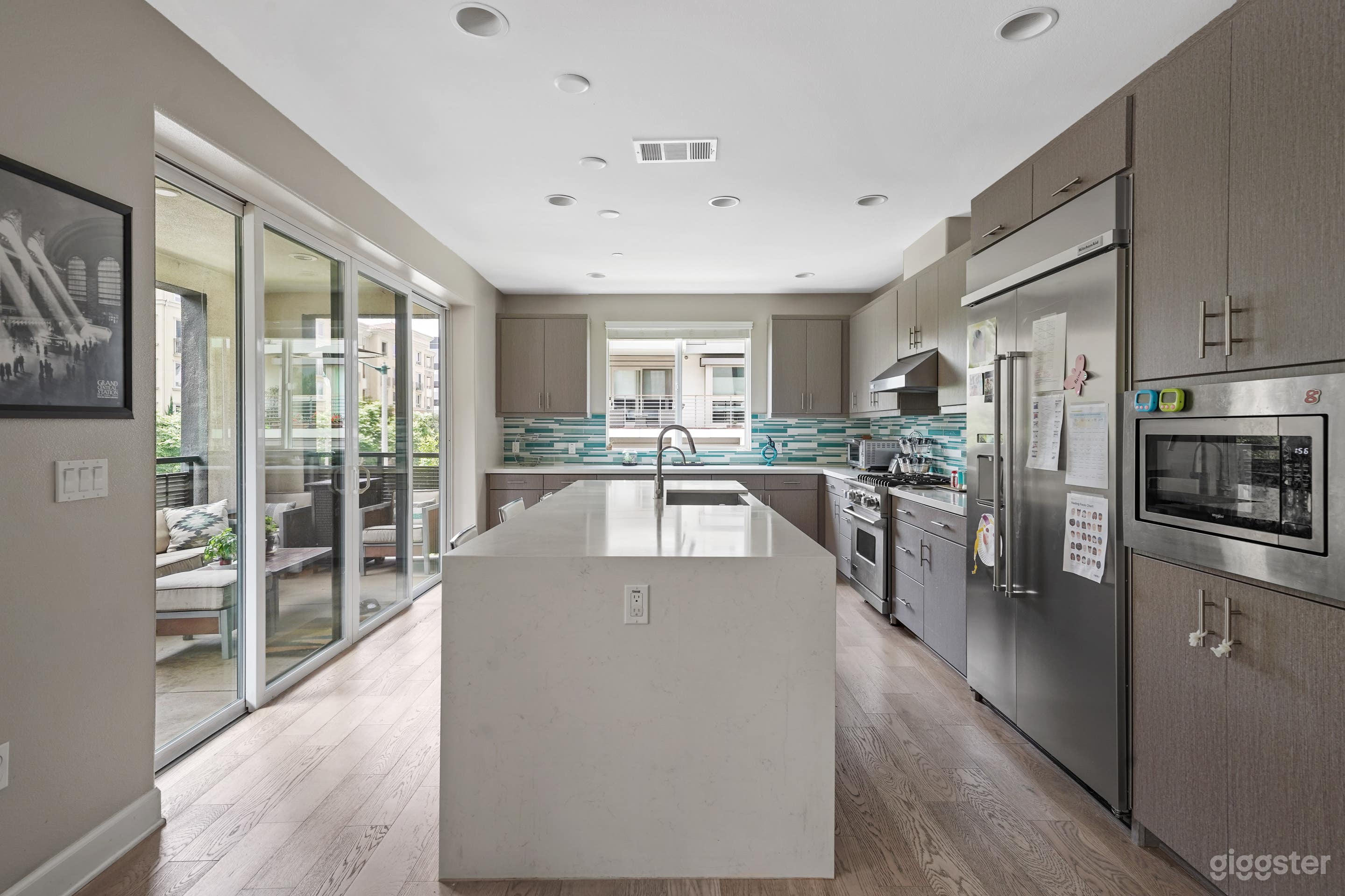 Contemporary Condo in the heart of Silicon Beach Photo 3