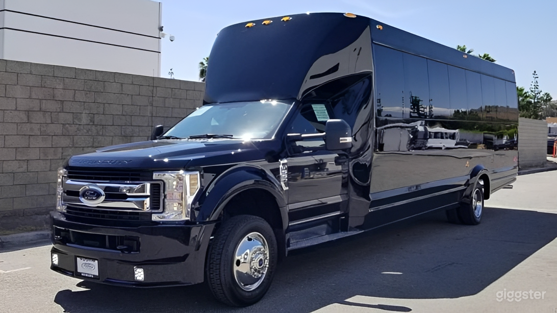 Executive Corporate Charter Coach for 31 Guests Photo 1