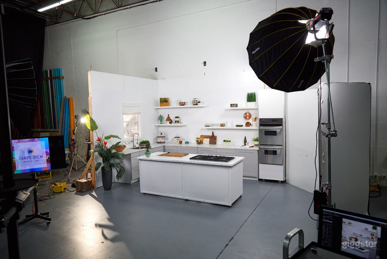  Set Kitchen with Working Island 