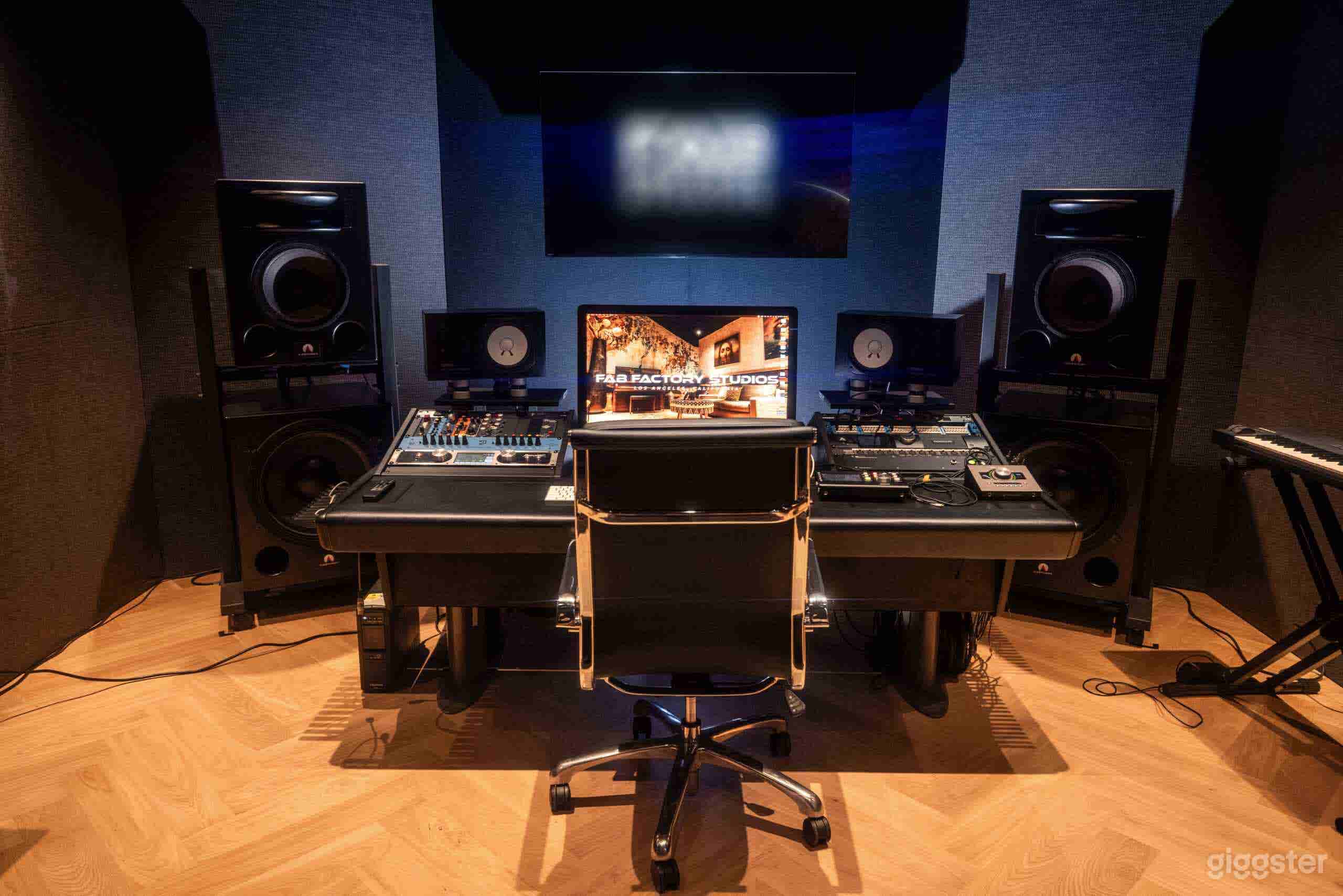 MELODY ROOM B Photo 3