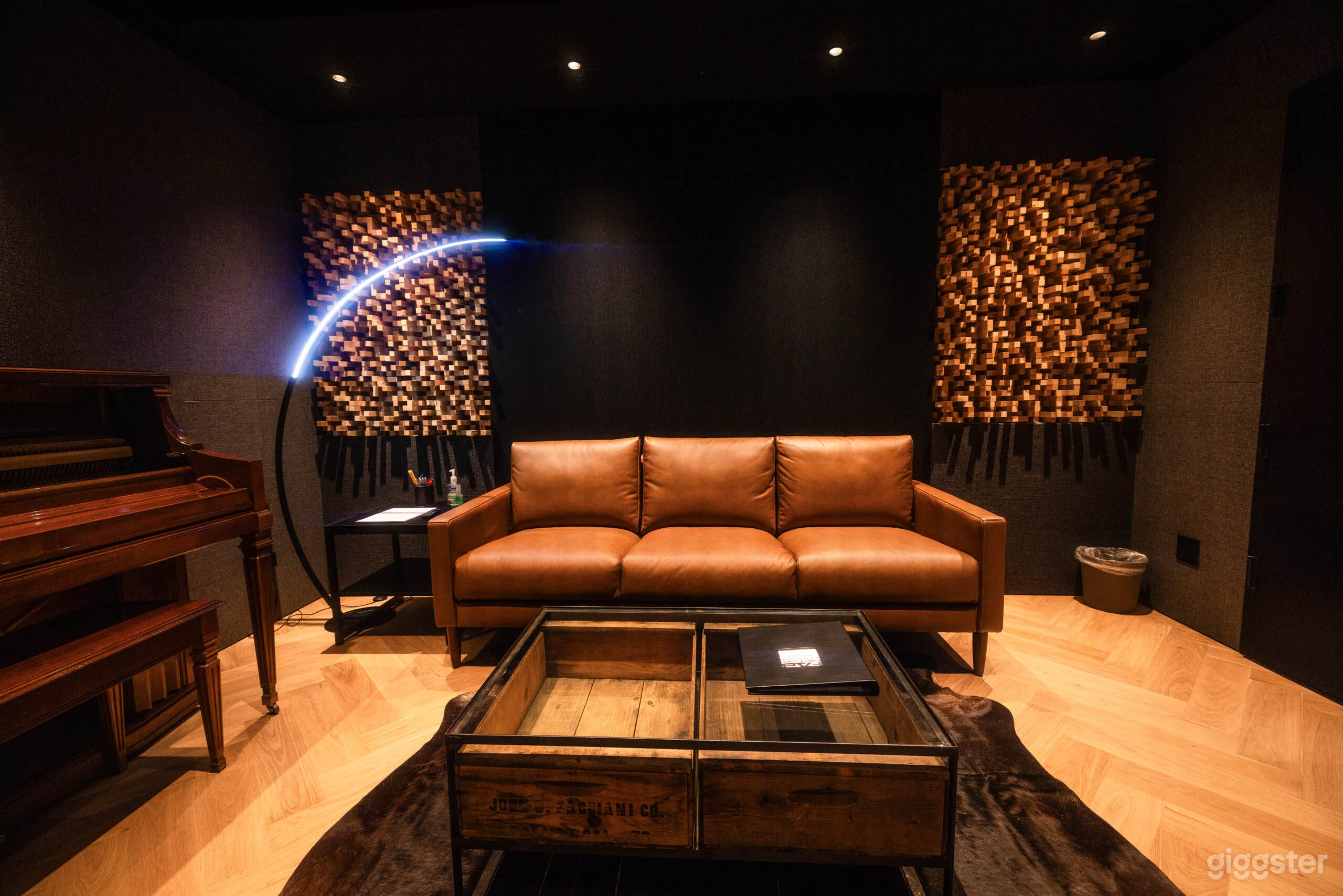 MELODY ROOM B Photo 2