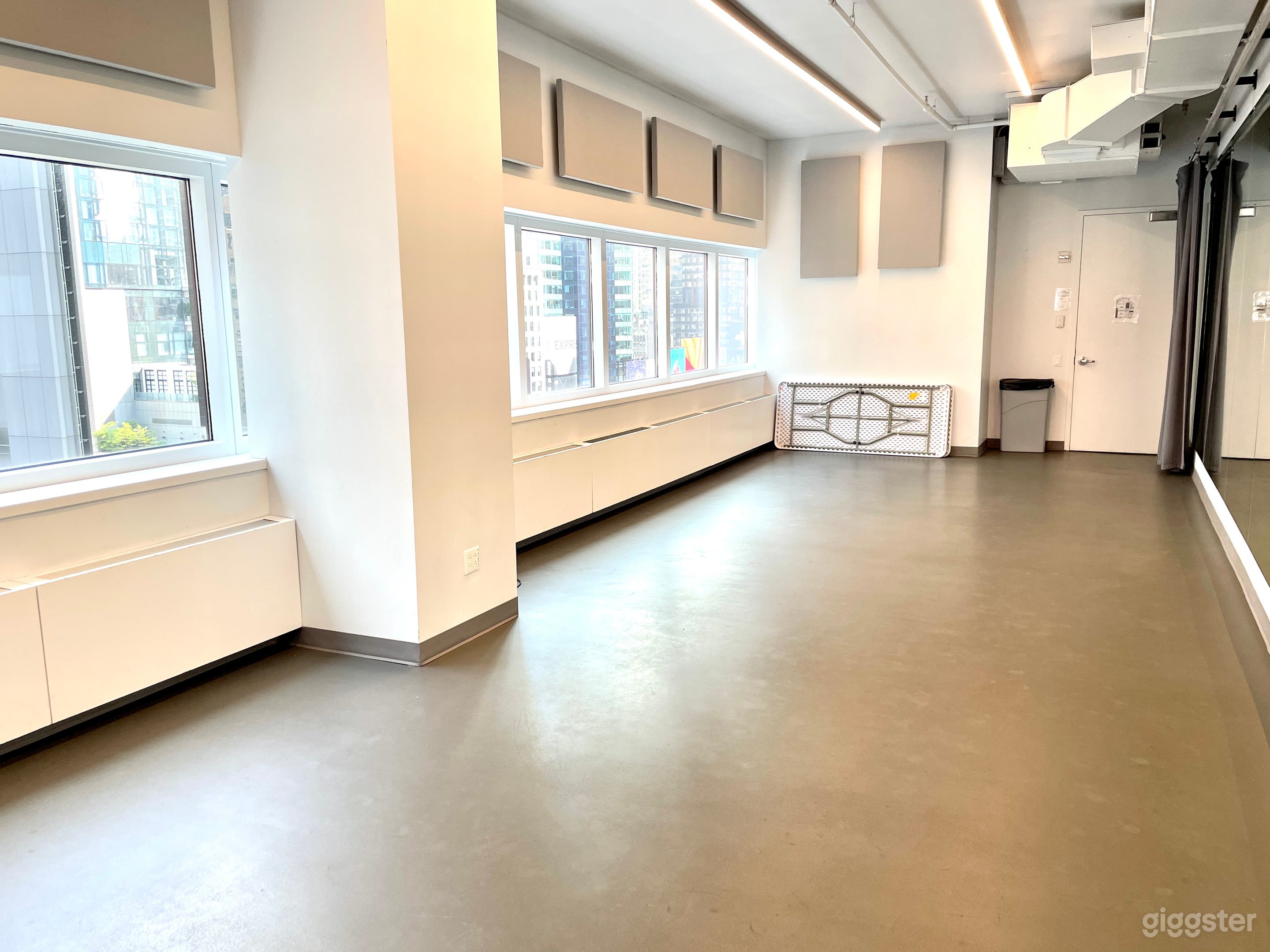 MEDIUM Film/TV Production Studio (STUDIO 12G) Photo 4