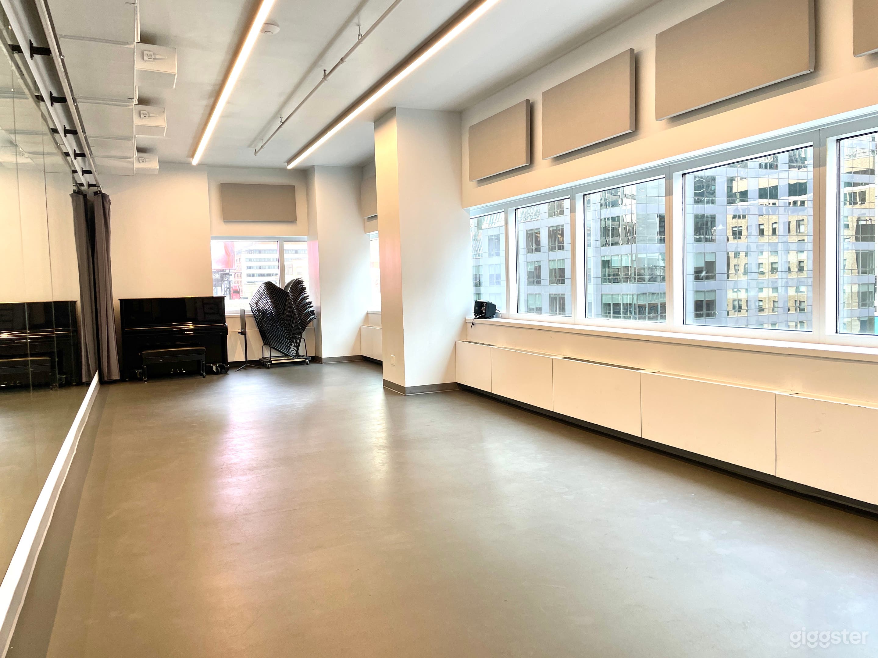 MEDIUM Film/TV Production Studio (STUDIO 12G) Photo 1