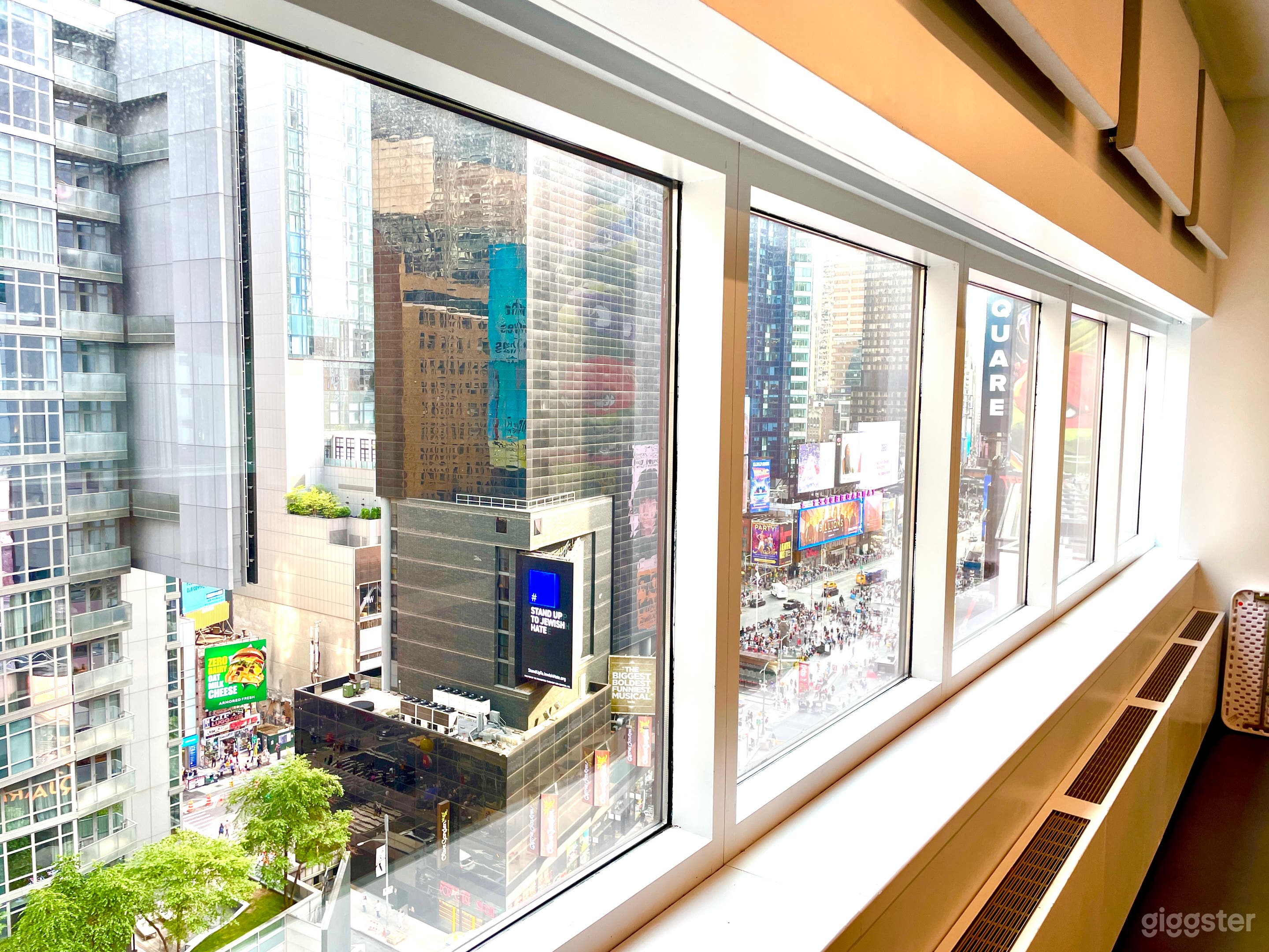 MEDIUM Film/TV Production Studio (STUDIO 12G) Photo 3